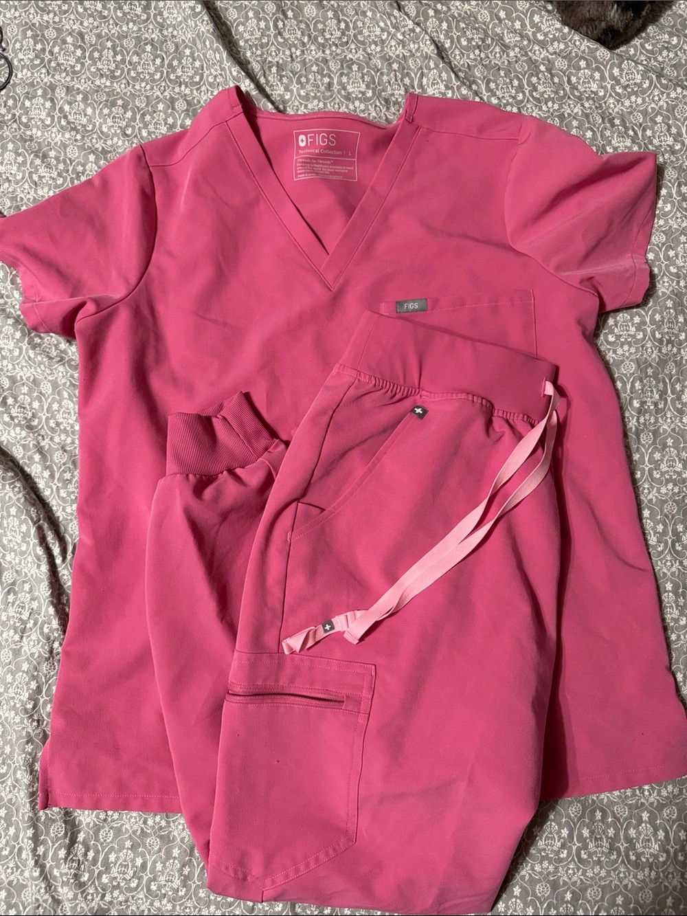 Figs Women's Short Sleeve Top and Joggers breast cancer awareness set